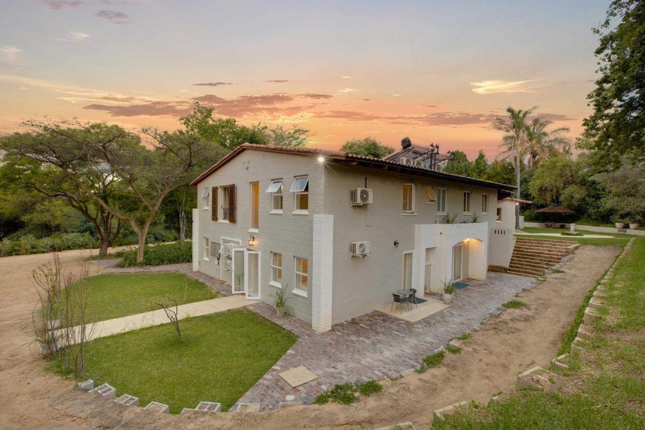 Amberhall Guesthouse Йоганнесбурґ Екстер'єр фото